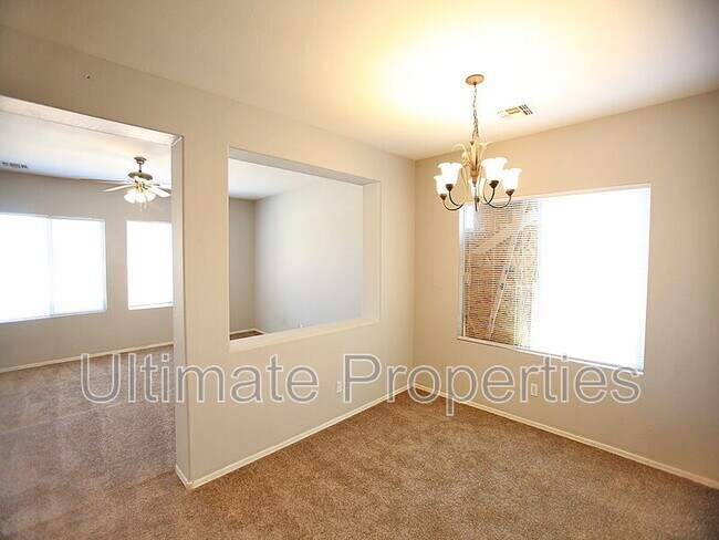 Building Photo - 9106 W Cypress St