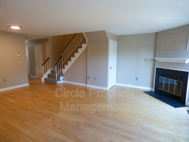 Building Photo - 7405 Duddington Dr