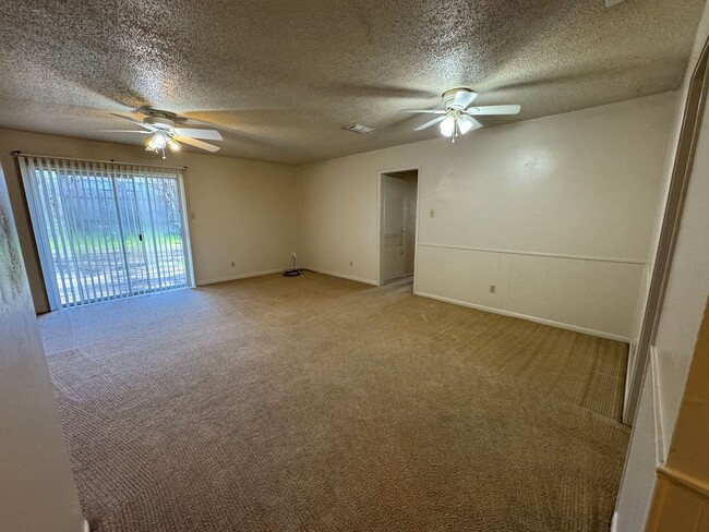 Building Photo - 3-Bedroom House for Rent in Copperas Cove