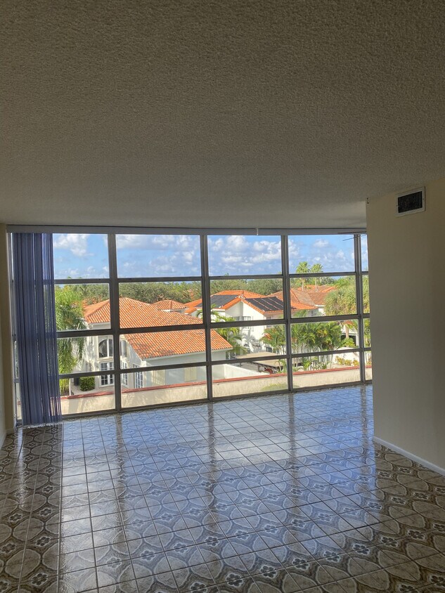 2001 Atlantic Shores Blvd Unit 409, Hallandale Beach, FL 33009 Condo