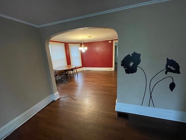 Building Photo - 130 N 7th St