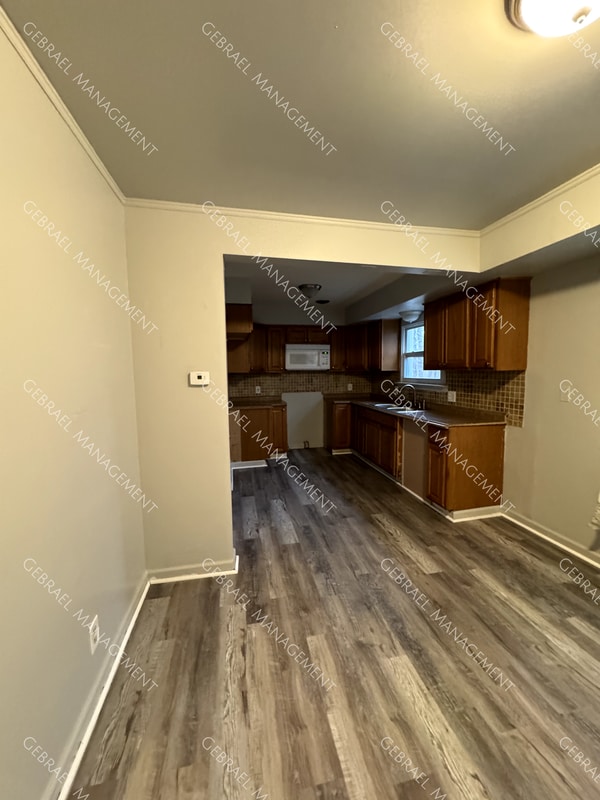 Building Photo - 3112 Sherwood Dr