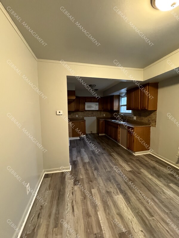 Foto del edificio - 3112 Sherwood Dr