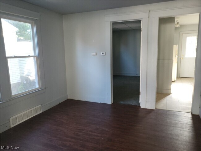 Building Photo - 2105 W 93rd St