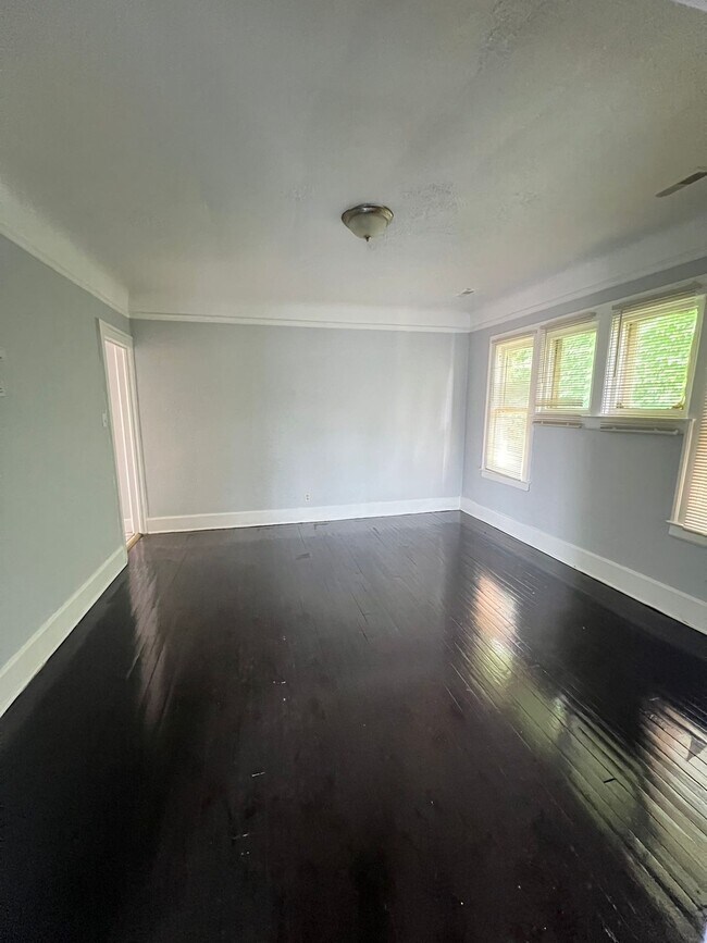 Foto del edificio - 3444 Bedford St