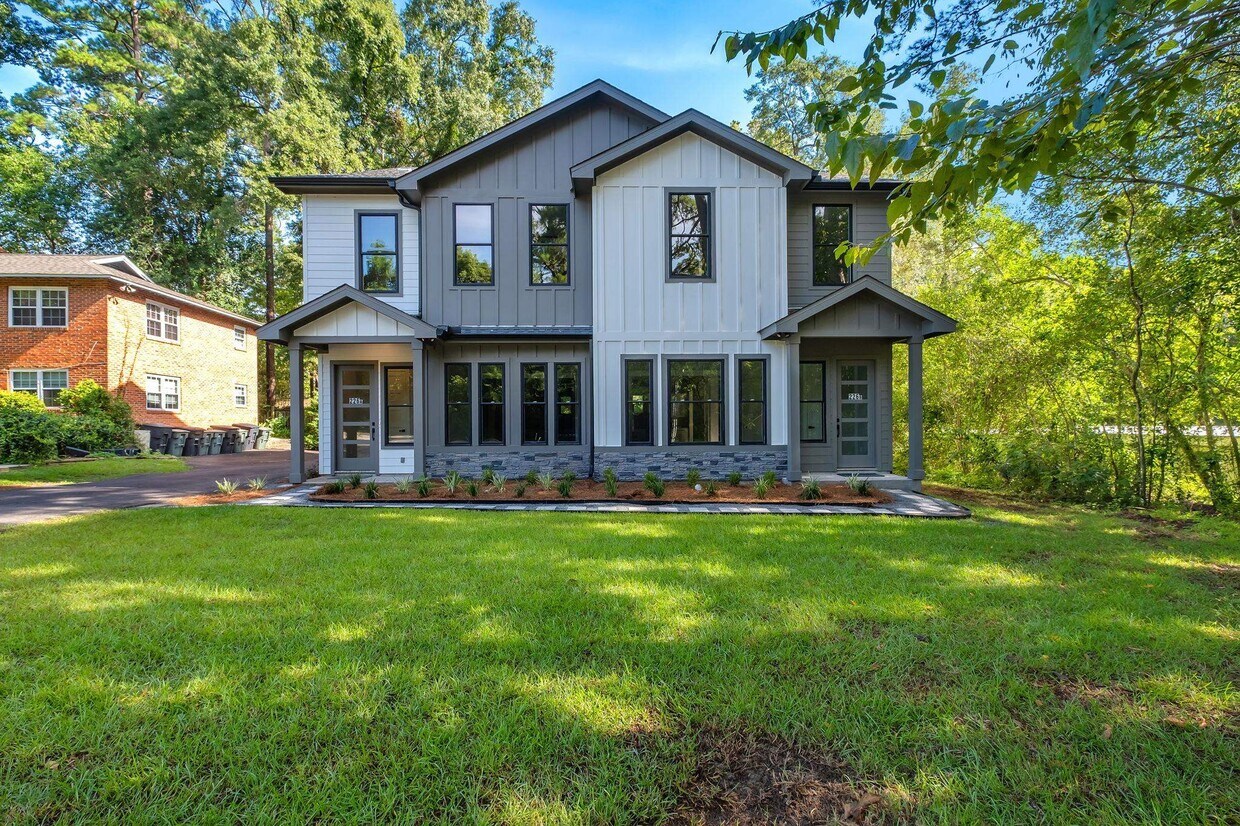 Foto principal - 226 E Bradford Rd