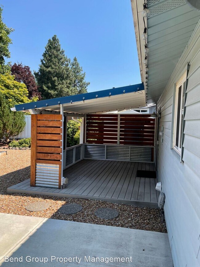 Building Photo - 2 br, 1 bath House - 1654 NE Meadow Lane