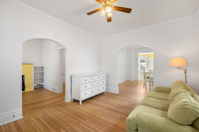 Foto del edificio - 331 Granby Rd