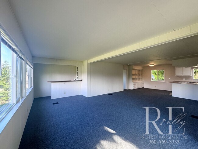 Building Photo - Coastal 3-Bed Home with Stunning Puget Sou...