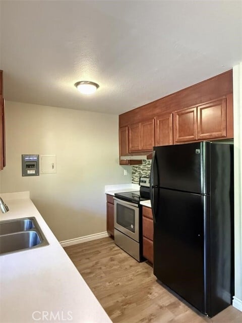Foto del edificio - 23732 Hillhurst Dr