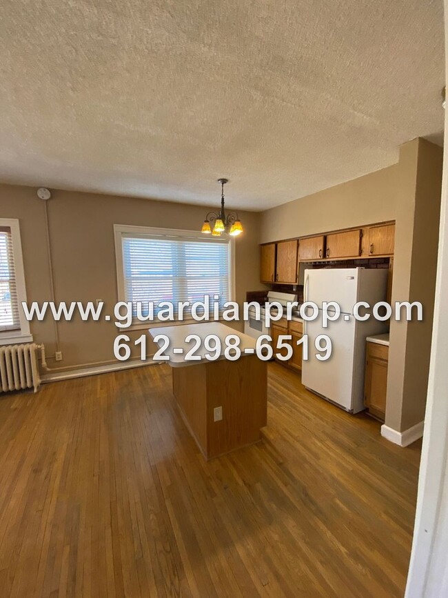 Building Photo - 54 S Chatsworth St