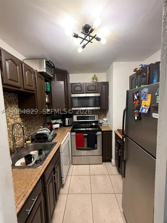 Foto del edificio - 3536 NE 168th St