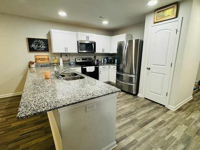 Building Photo - Spacious 5BR House in Anderson