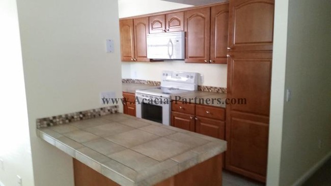 Building Photo - 6445 N Tierra de las Catalinas