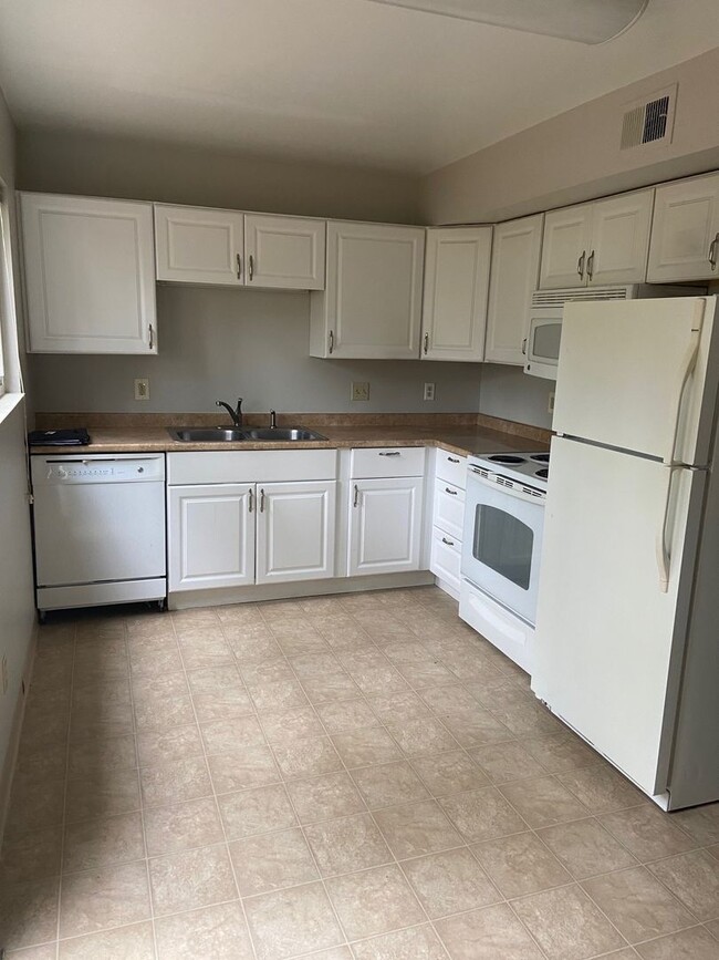 Photo - 1615 Cottonwood Dr Apartment