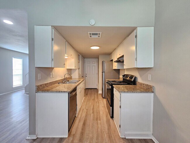 Foto del edificio - 3106 Trenton Dr