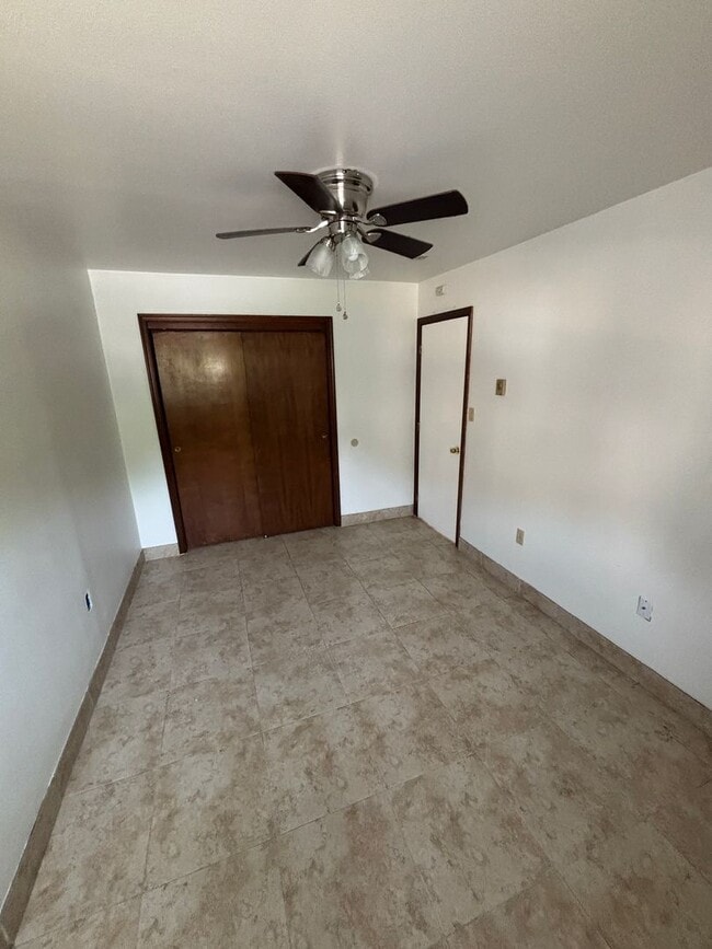 Building Photo - Willow Park Apartments