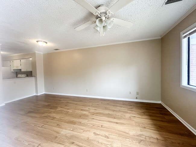 Foto del edificio - 16 Canterbury Ct