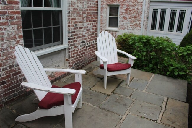 Foto del edificio - "Coming Soon" Convenient NW DC locale...3 level - 3/2.5 w/ off street parking