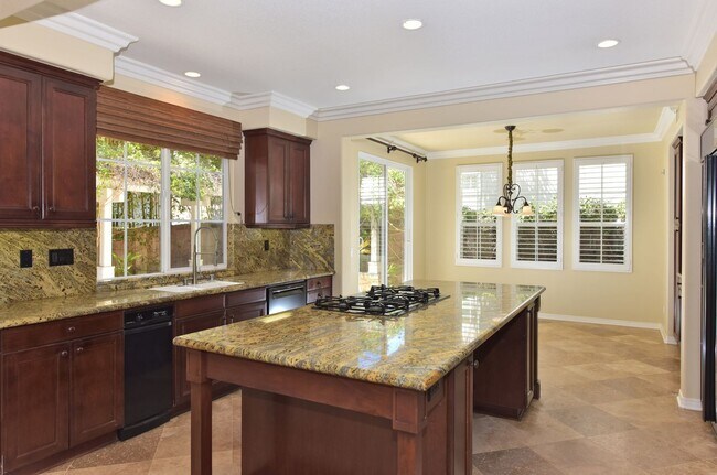 Building Photo - 3 BR + Office + Loft - WATERS END EXECUTIV...