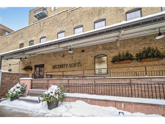 Foto del edificio - 404 N Washington Ave