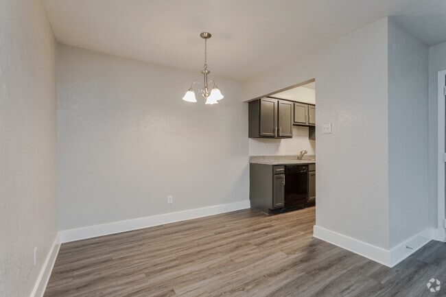 Interior Photo - Oakmont