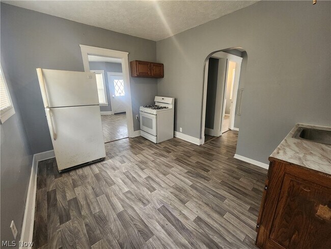 Foto del edificio - 3443 Regent Rd