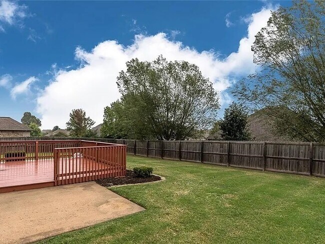 Foto del edificio - 1588 N Hazeltine Dr