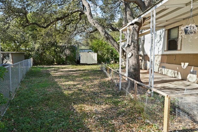 Foto del edificio - Charming Home Awaits: Spacious & in a Prime Location