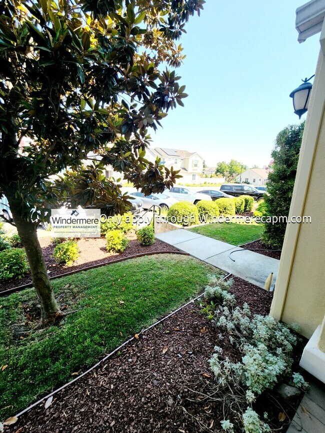 Foto del edificio - Gorgeous 3BR/3BA Roseville Rental Home