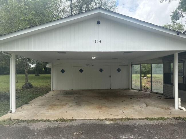 Foto del edificio - 114 Double Springs Rd