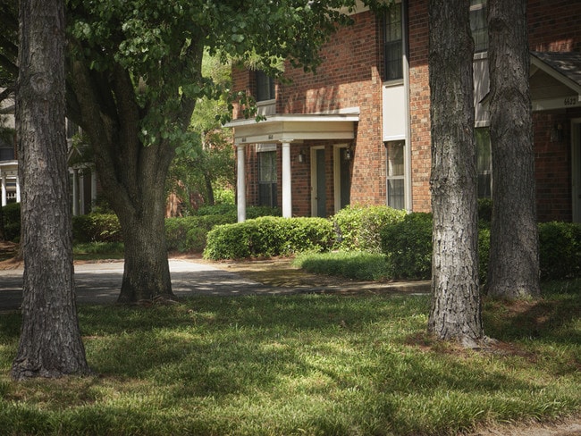Building Photo - MONTICELLO APTS