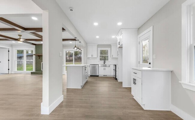 Foto del edificio - Move in Ready Stunning 4/3 Close To Everything In Greenville!