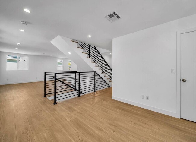 Foto del edificio - 227 N Park View St