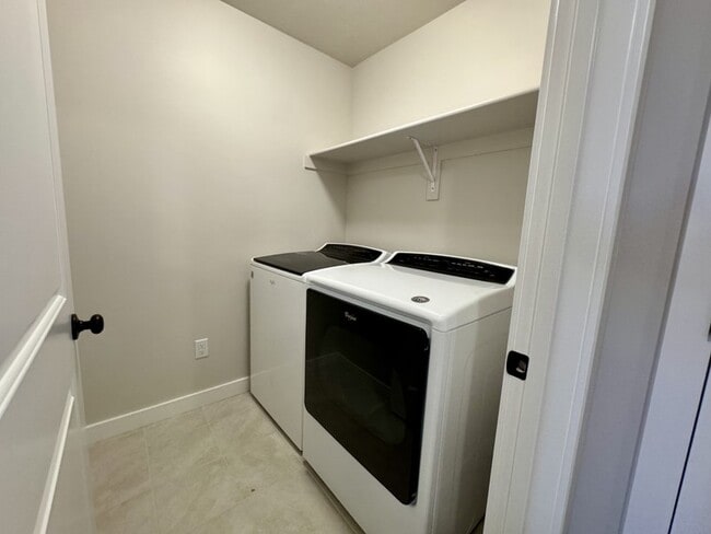 Building Photo - 476 S 700 W