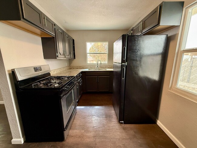 Building Photo - 5593 Hunt Ct