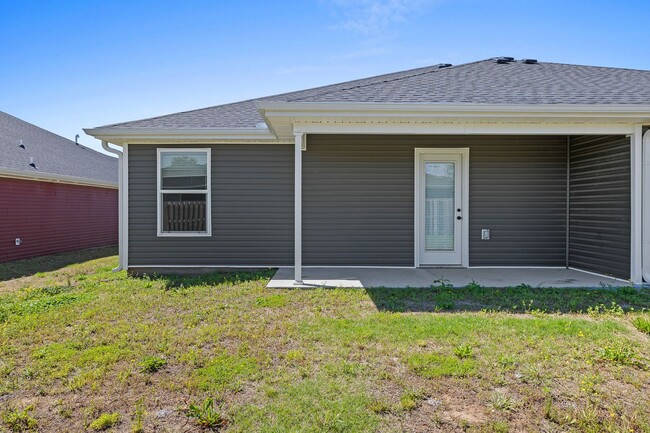 Building Photo - New 3 Bedroom Townhome In Duenweg!