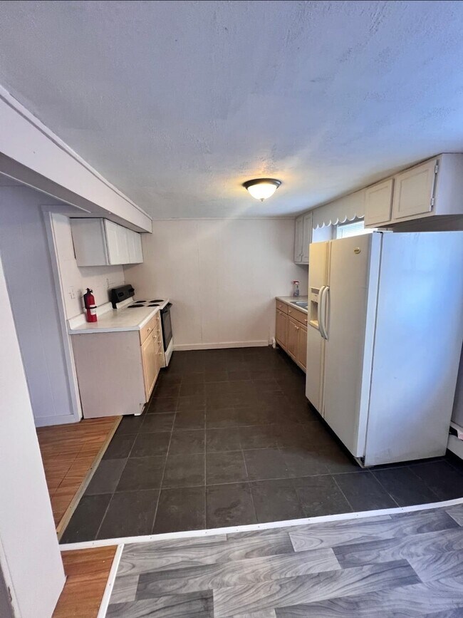 Building Photo - 23 Proctor St