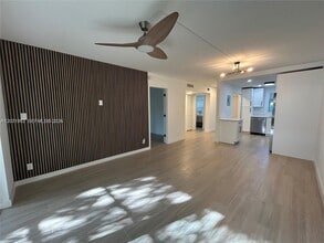 Building Photo - 609 S State Rd 7
