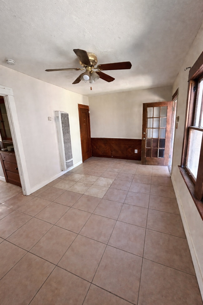 Building Photo - Cute One Bedroom Detached Unit