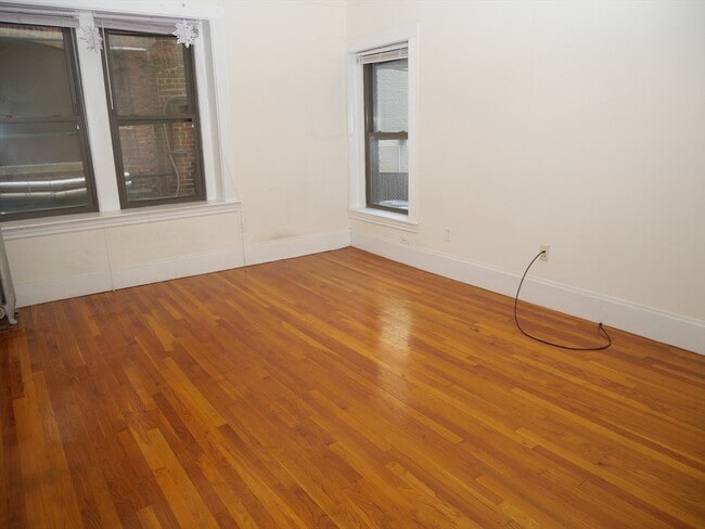 Building Photo - 1370 Beacon St