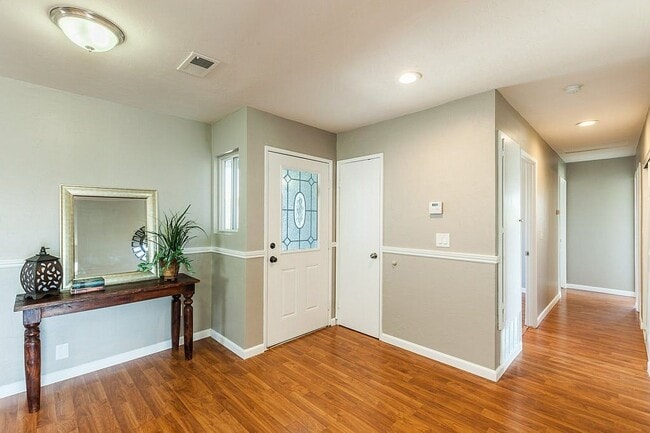 Building Photo - 714 Herbert St