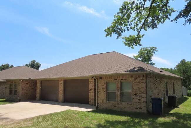 Foto del edificio - Bullard ISD! Gorgeous 2 Bedroom, 1 Bath Du...