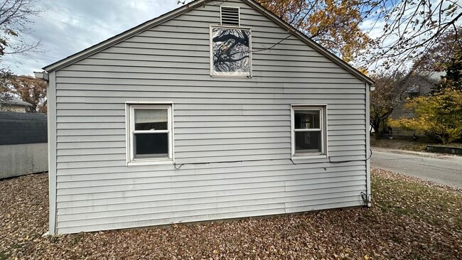 Casa lateral - 818 Drover St