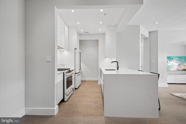 Building Photo - 501 Sunset Terrace