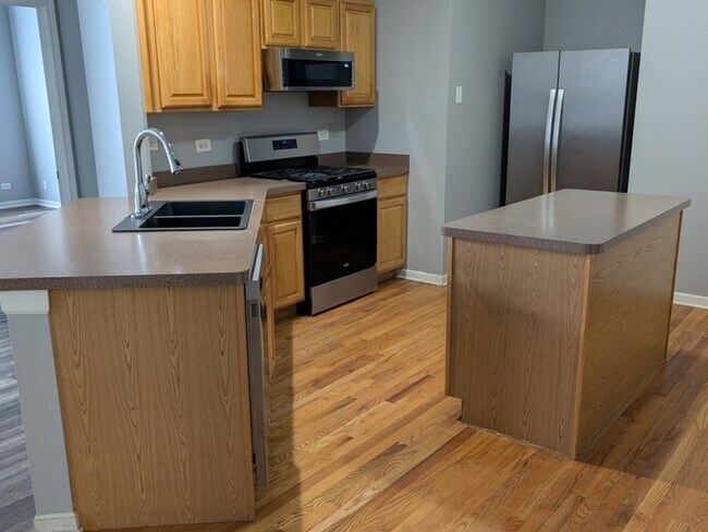 Foto del edificio - 1966 Alinda Ave