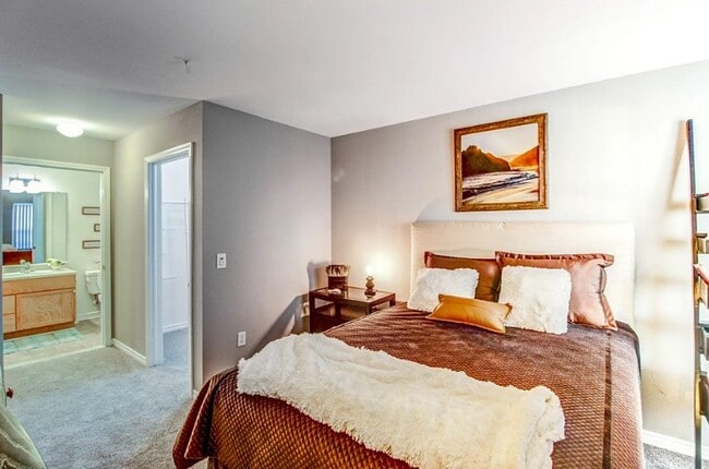 Building Photo - Stratford Place at Brownstown