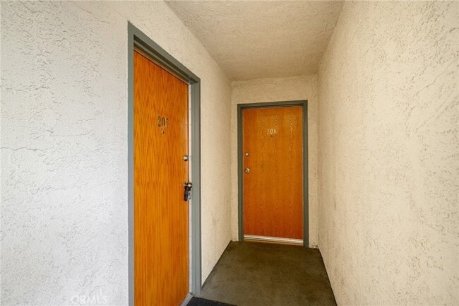 Foto del edificio - 16226 Vanowen St