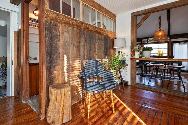 Foto del edificio - 593 Field Rd