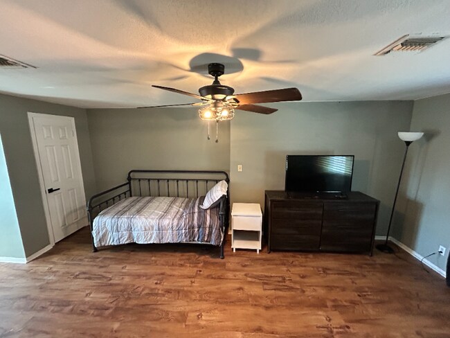 Foto del edificio - 2012 E Tonopah Dr